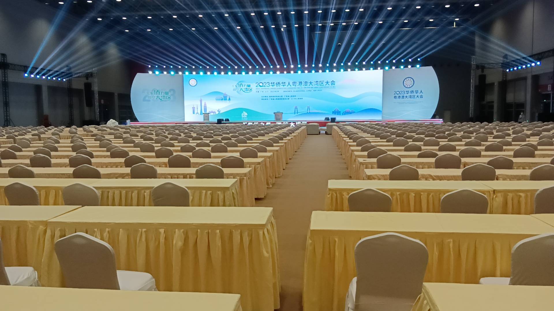 业户外装备厂家提供帐篷、桌椅等租赁设备一